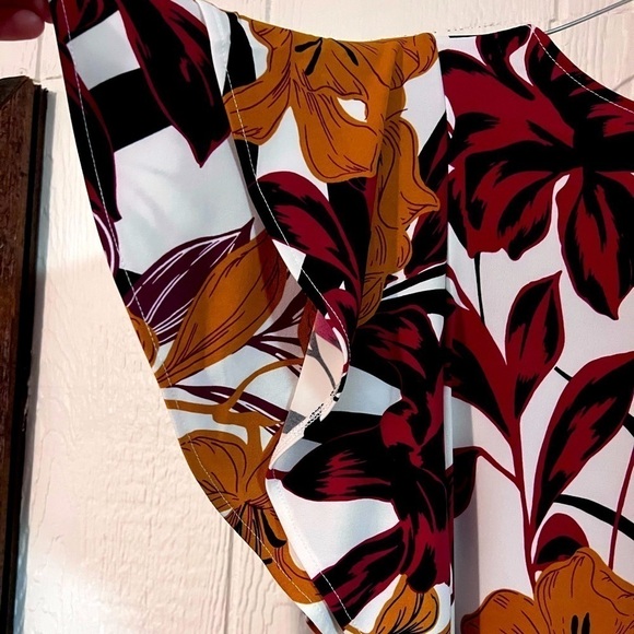 Liz Claiborne floral top size SP - Picture 3 of 3